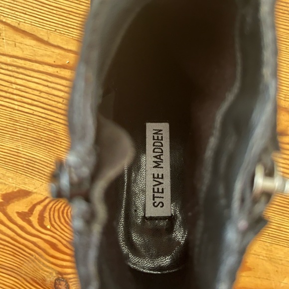 STEVE MADDEN BLACK BOOTIES - Picture 3 of 5